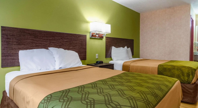Четырёхместный номер Standard Econo Lodge Kent - Akron West
