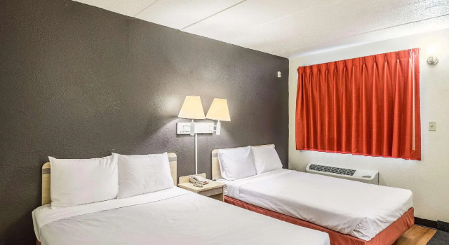Четырёхместный номер Standard Rodeway Inn Dubuque