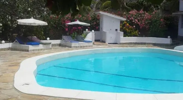 Roundhouse Villa Resort, Забронировать Курортный отель Малинди Килифи