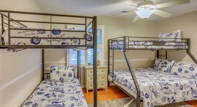 Коттедж Walk to Beach: Myrtle Beach Home w/ Saltwater Pool