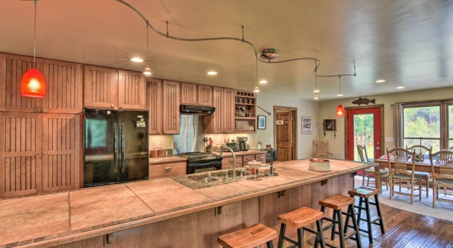 Коттедж Riverfront Lake City Home w/ Fire Pit, Deck & BBQ