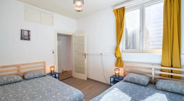 Family-friendly 3-bedroom Apartment for 6 Guests, Book Lejlighed Hoteller i Brussels med parkering, Parkering