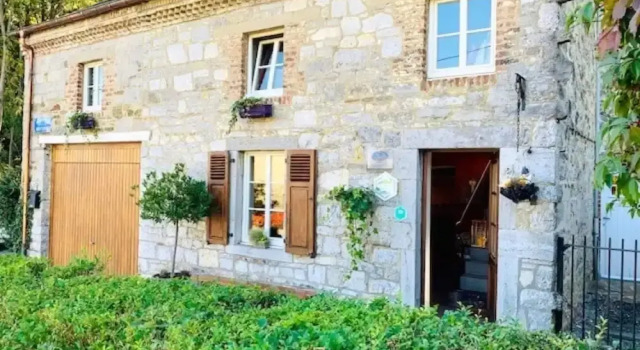 Charming Cottage in Anseremme With Fenced Garden