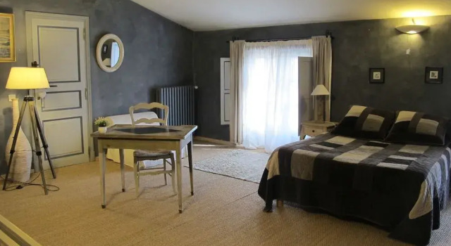 Domaine de Valbrillant Chambres d'hôtes, Забронировать Отель Мерёй Буш-дю-Рон