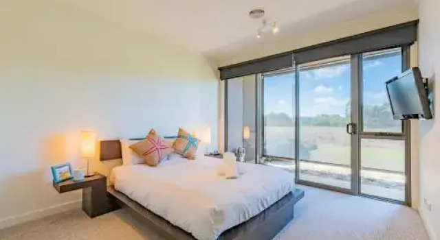Five Shell, Book Apartment Torquay 