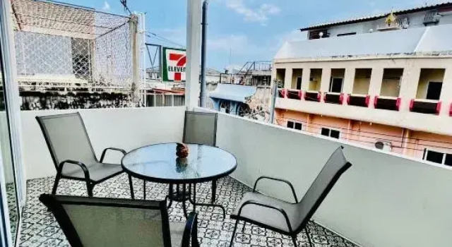 Полулюкс PJ Hostel & Bar