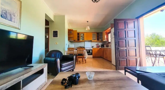 2 Bed House - Sleeps 5 - Garden - Parking - Wifi