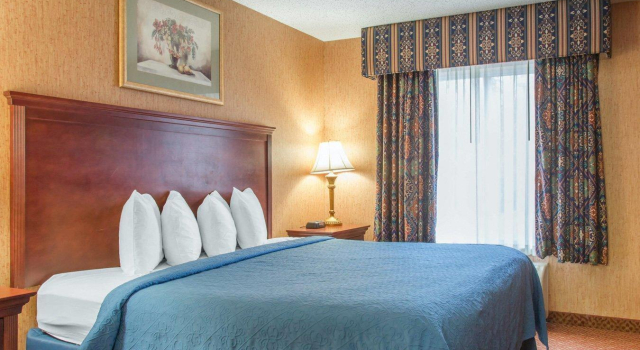 Двухместный люкс Quality Inn & Suites