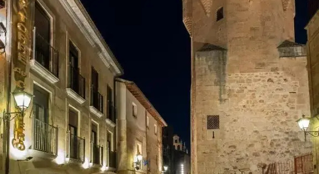 Luxor Torre del Clavero Apartments, Забронировать Апартаменты/квартира Апартаменты Саламанки, рядом с Церковь Сан-Маркос, Апартаменты/квартира