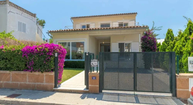 Beachside Villa in Barcares, Book Villa Hoteller i Alcudia med pool, Swimmingpool