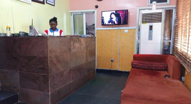 First Laurel Hotel & Suites