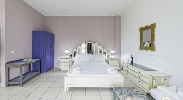 Трёхместный номер Classic с балконом и с видом на сад Blue Dream Hotel