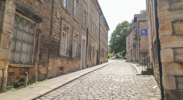 5 Castle Hill, Varaa Lomakoti Mökit kohteessa Merseyside, Mökki