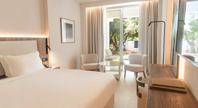 Номер Superior с видом на сад Grecian Sands Hotel