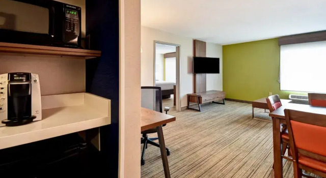 Люкс c 1 комнатой Holiday Inn Express Newport North - Middletown by IHG