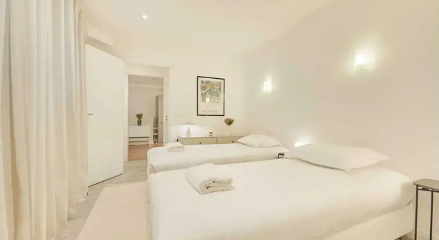 Classy Apartment - Eiffel Tower, Забронировать Апартаменты/квартира Отели Парижа с парковкой, рядом с Espace Nadeshiko Paris France, Парковка