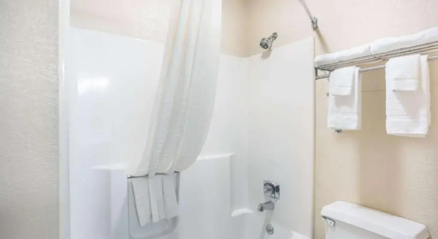 Двухместный номер Business Quality Inn Cedar Rapids South