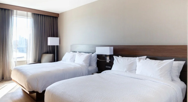 Люкс AC Hotel by Marriott Cincinnati at The Banks