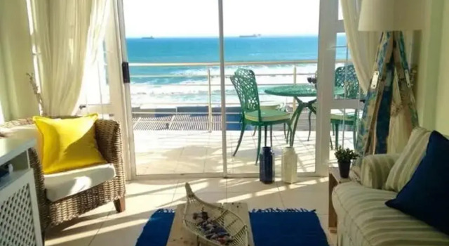 Апартаменты Deluxe с 2 комнатами с балконом и рядом с пляжем The Waves, Living By the Beach