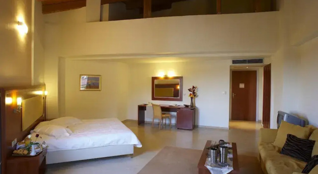 Parnis Palace Hotel
