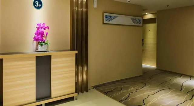 City Comfort Inn Maoming Huazhou Bei‘an Bus Station, Varaa Hotelli Hotellit Guangdong pysäköinnillä, Pysäköinti