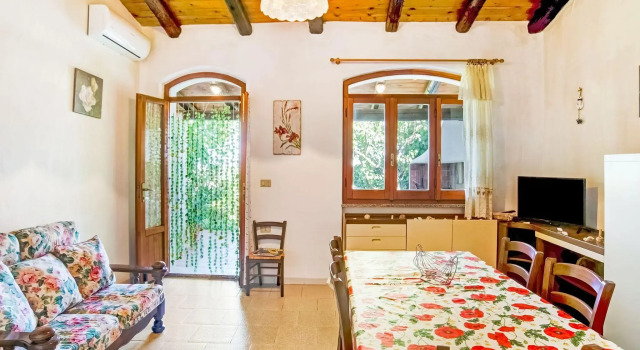 Cozy Sardinian Villa with Garden, Забронировать Вилла Виллы Валледория, рядом с Пляж Ла Чачча, Вилла