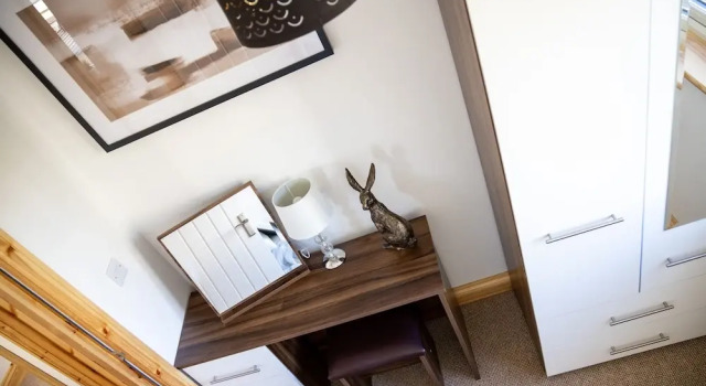 Totnes modern house sleeps 8 , 5 mins to town