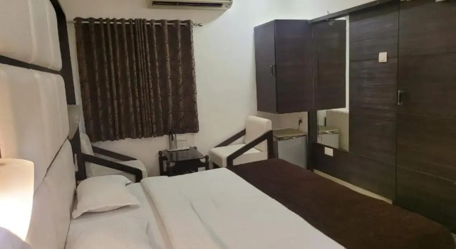 Golden Plaza, Забронировать Отель Эллис Бридж Ахмадабад, рядом с Sabarmati Riverfront