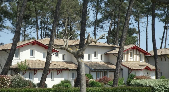 Villa in France by Golf Course With Pool