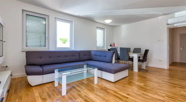 Apartment Diana, Забронировать Апартаменты/квартира Отели Мали-Лошиня с парковкой, рядом с Автобусный вокзал Mali Losinj, Парковка