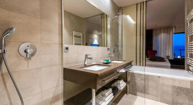 Двухместный номер Deluxe с балконом и с видом на море Hotel Plaža Duće