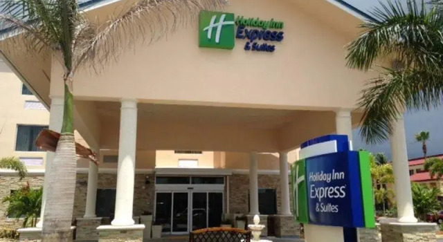 Двухместный номер Standard Holiday Inn Express & Suites Lantana by IHG