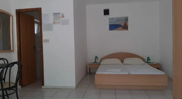 Апартаменты с балконом Relaxing Apartment in Okrug Gornji near Mavarstica Beach