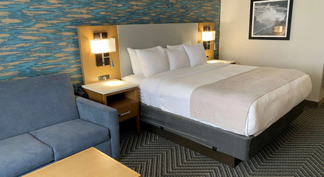 Radisson Hotel Niagara Falls-Grand Island, Buchen Sie Hotel Hotels in New York State mit Pool, Schwimmbad