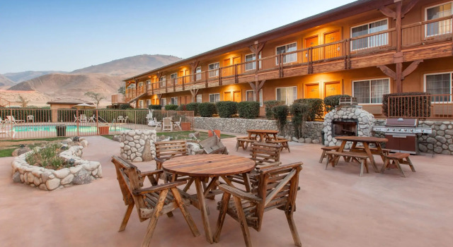 Номер Standard Days Inn by Wyndham Lebec