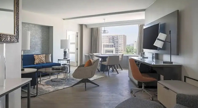 Двухместный полулюкс c 1 комнатой AC Hotel by Marriott Arlington National Landing