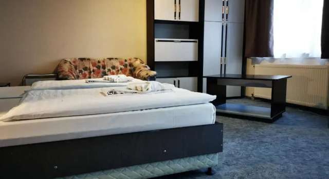 Люкс Patyi Étterem és Hotel