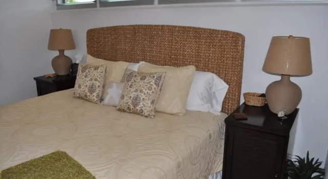 Lahaina Roads 309 by RedAwning