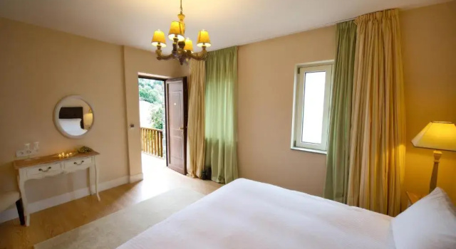 Полулюкс Mir Boutique Hotel