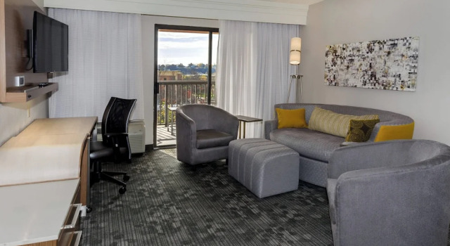 Люкс c 1 комнатой Courtyard by Marriott Nashville at Opryland