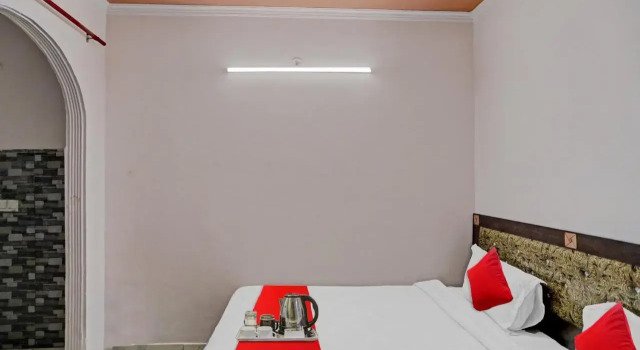 OYO Flagship 70155 Royal Stay