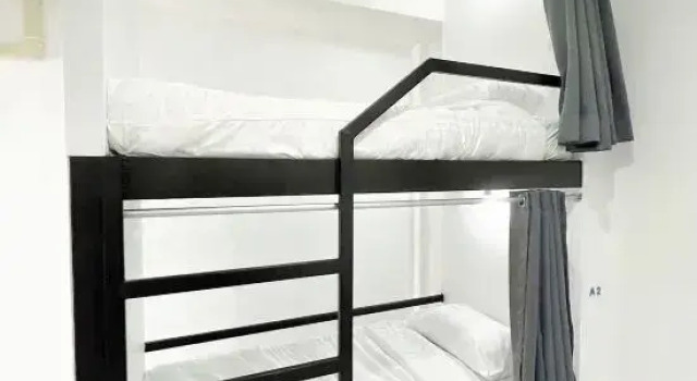 Кровать в общем номере (мужской номер) Krabi Grand Place Hotel