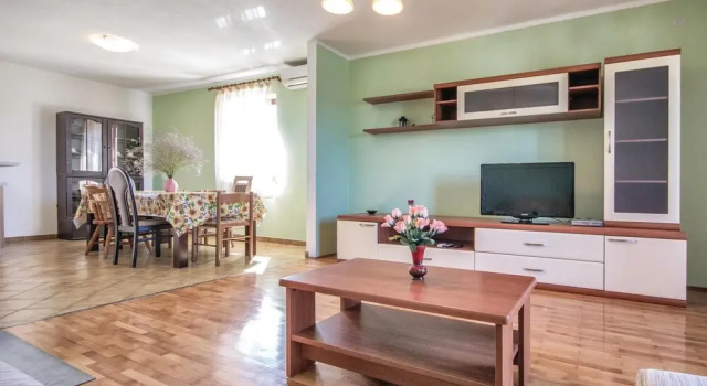 Nice Home in Bratulici With Wifi and 6 Bedrooms