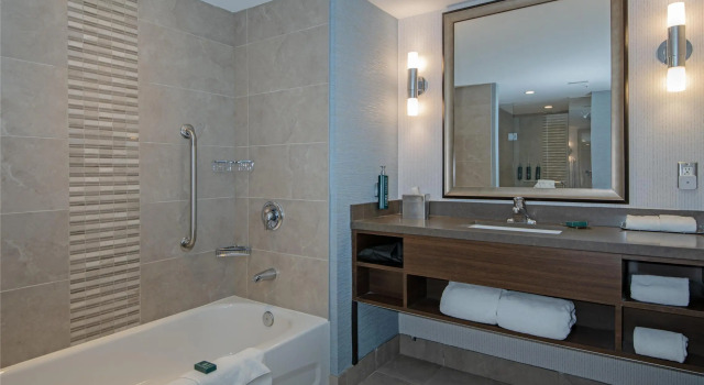 Четырёхместный номер Standard DoubleTree by Hilton West Edmonton