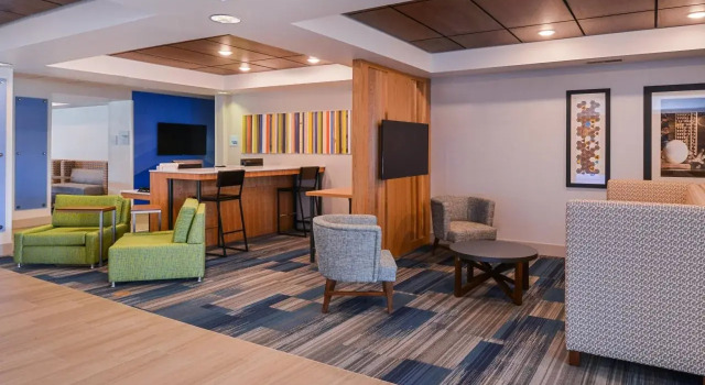 Holiday Inn Express Hotel & Suites Urbana-Champaign-U of I Area, Varaa Hotelli Urbana Champaign