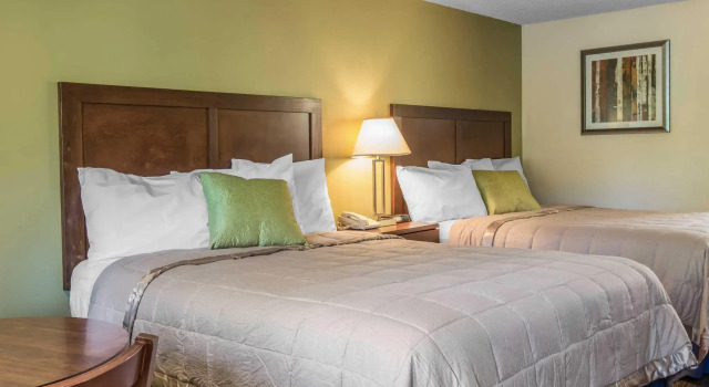 Четырёхместный номер Standard Rodeway Inn Glenwood Springs