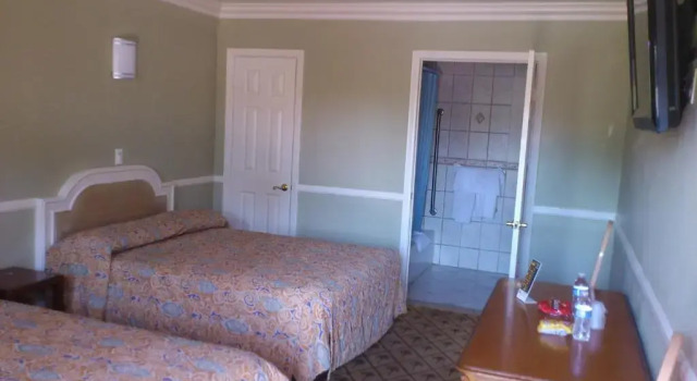 Четырёхместный номер Standard Santa Ana Travel Inn