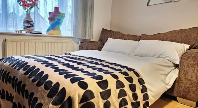 2 Bedrooms, Close to Milton Park & Science Park, Boek Vakantiehuis Villa's in Merseyside, Villa