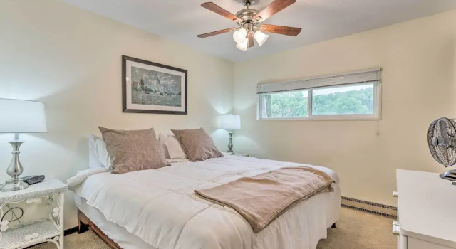 Коттедж с 3 комнатами Serene Lake of the Ozarks Retreat w/ Private Dock!
