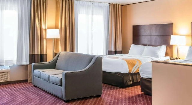 Четырёхместный люкс Quality Inn & Suites Houghton Downtown